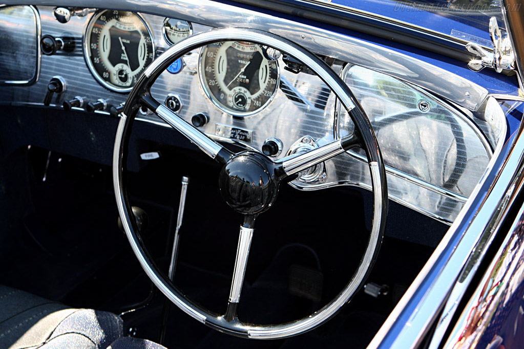 Alfa Romeo 8C 2900B Stabilimenti Farina Cabriolet