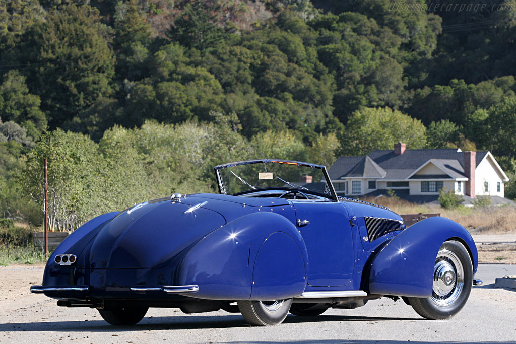 Alfa Romeo 8C 2900B Stabilimenti Farina Cabriolet