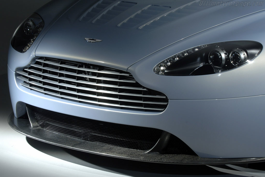 Aston Martin V12 Vantage RS