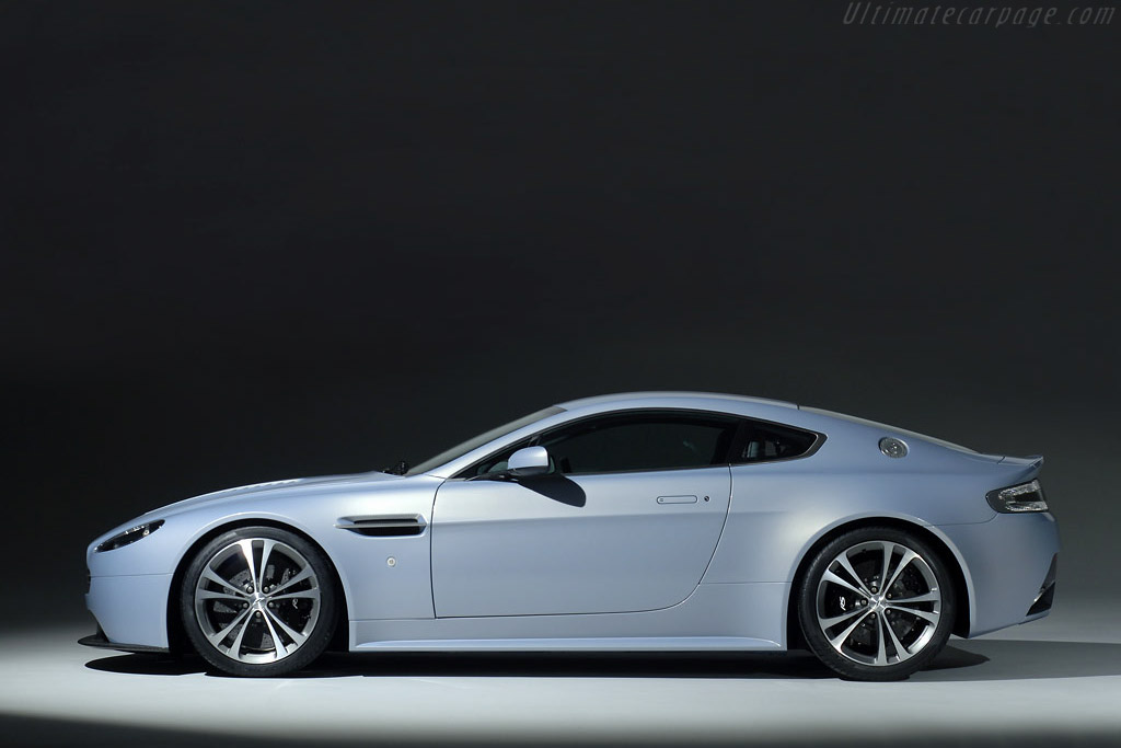 Aston Martin V12 Vantage RS