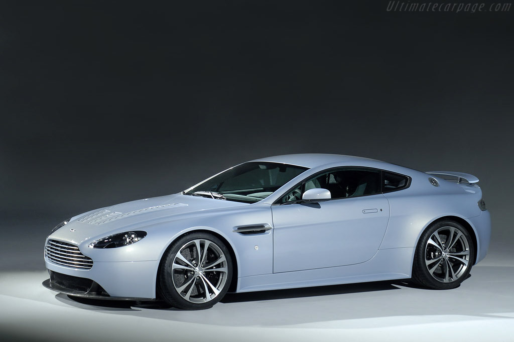 Aston Martin V12 Vantage RS