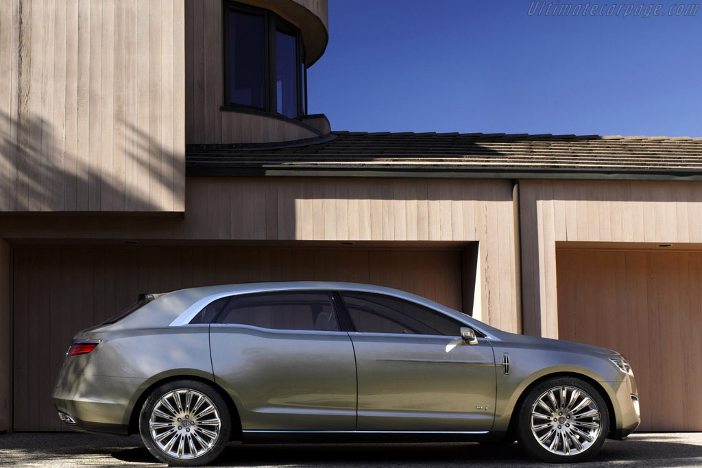 Lincoln MKT Concept