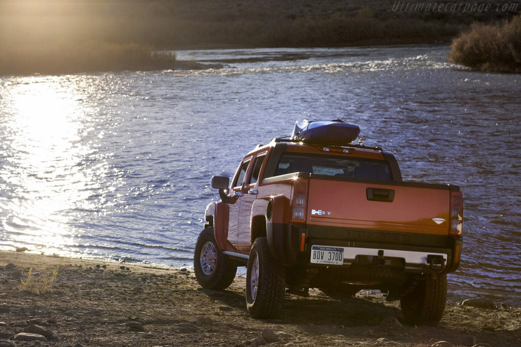 Hummer H3T Alpha