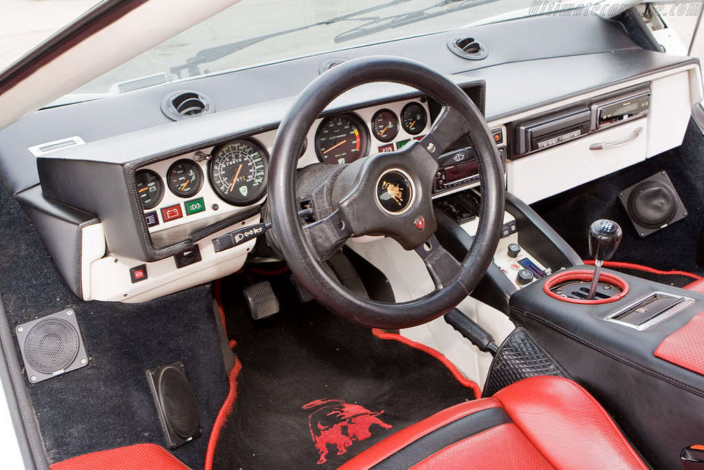 Lamborghini countach салон