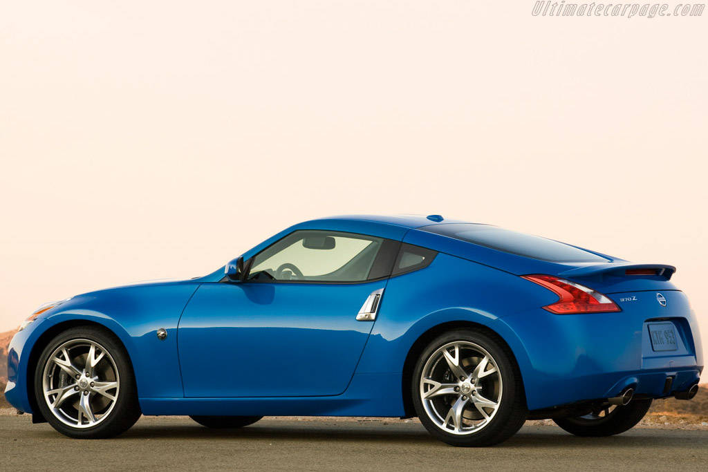 Nissan 370Z Coupe