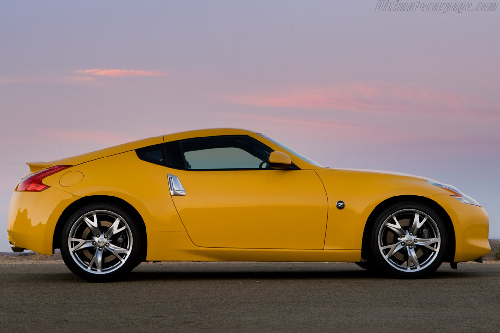 Nissan 370Z Coupe