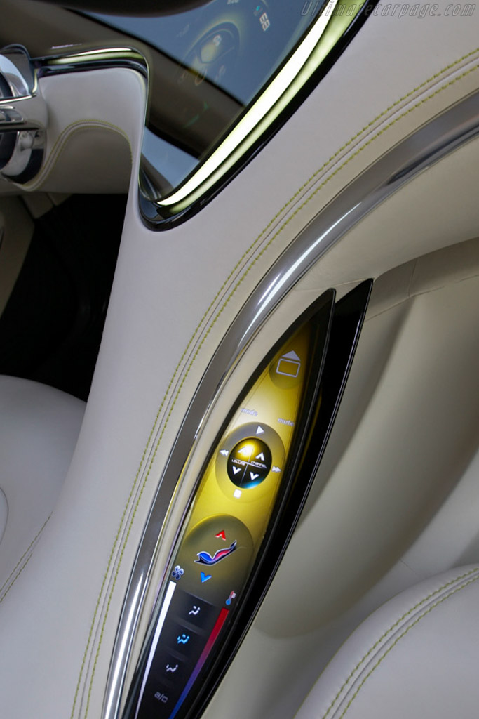 Chrysler 200C EV Concept
