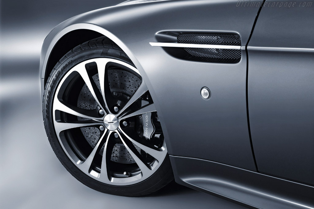 Aston Martin V12 Vantage