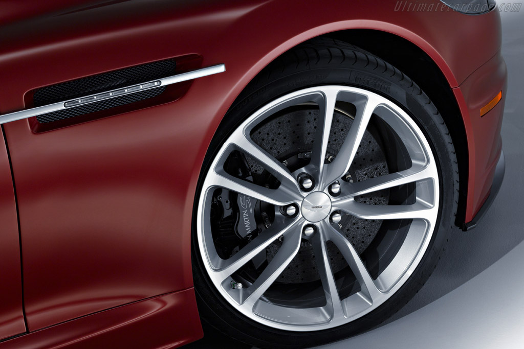 Aston Martin DBS Volante