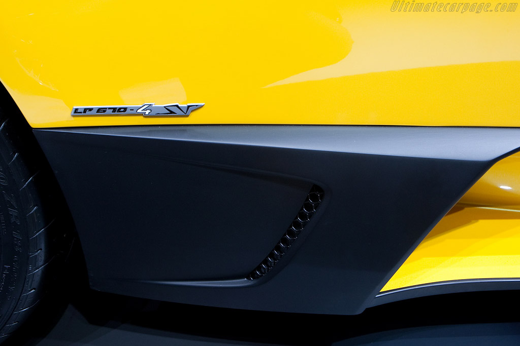 Lamborghini Murciélago LP670-4 SV   - 2009 Geneva International Motor Show