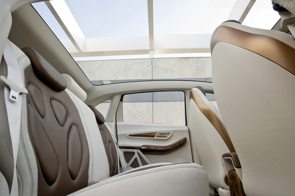 Mercedes-Benz Concept BlueZERO E-Cell Plus