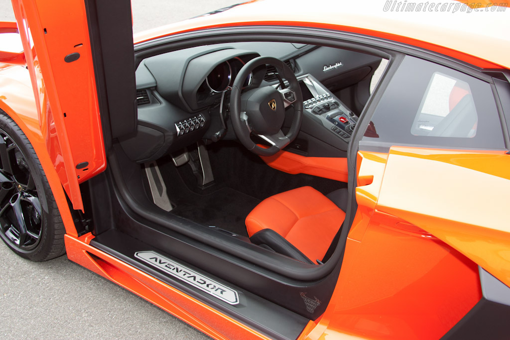 Lamborghini Aventador LP700-4