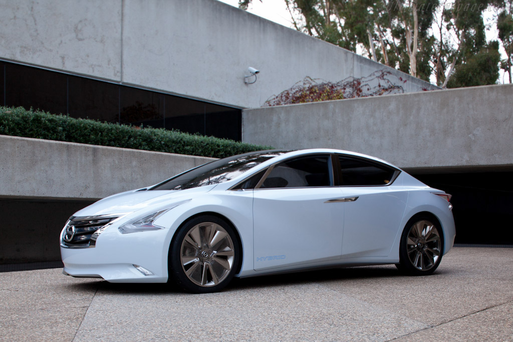 Nissan Ellure Concept