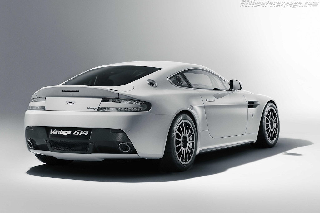 Aston Martin V8 Vantage GT4