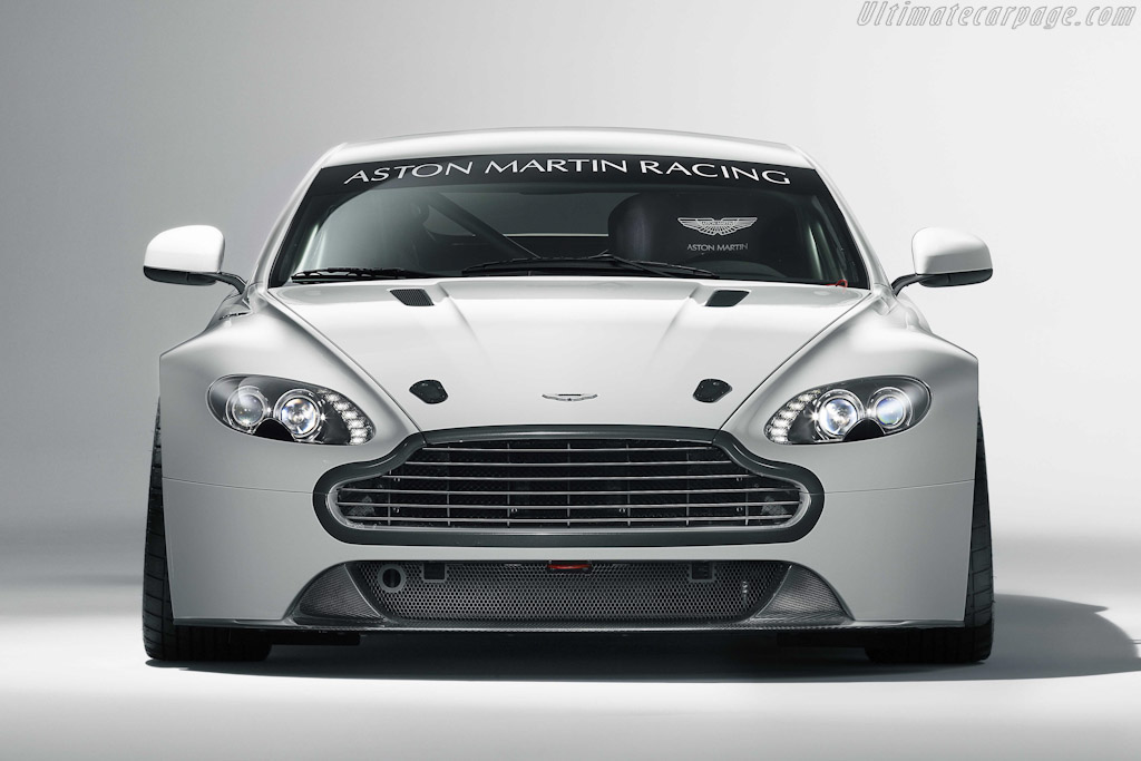 Aston Martin V8 Vantage GT4