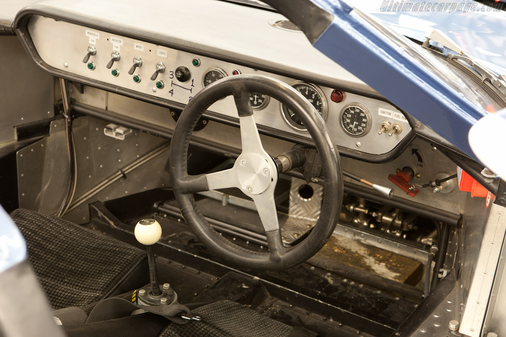 Lola Mk6 GT Chevrolet - Chassis: LGT/2  - 2011 Retromobile