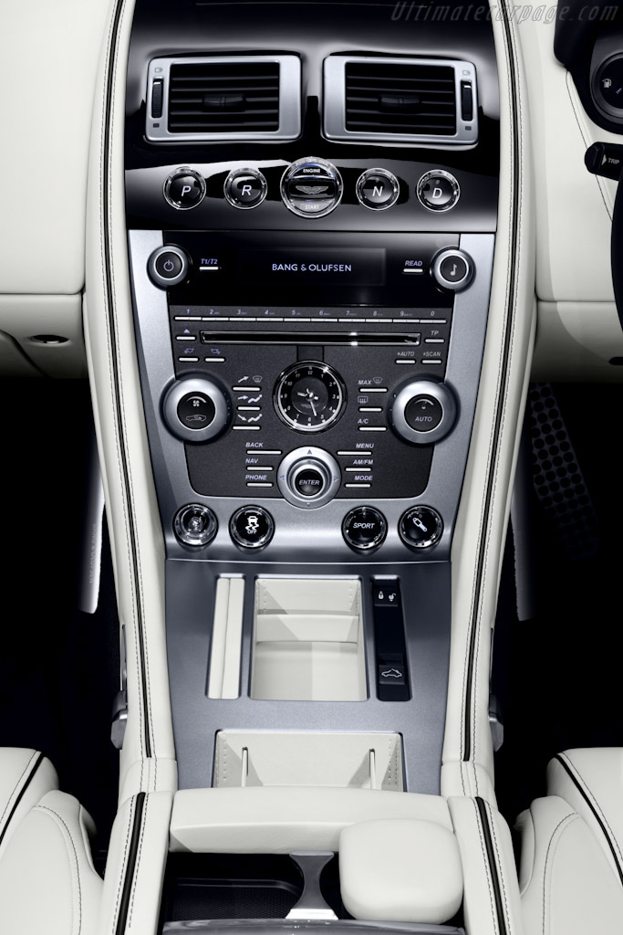 Aston Martin Virage Volante