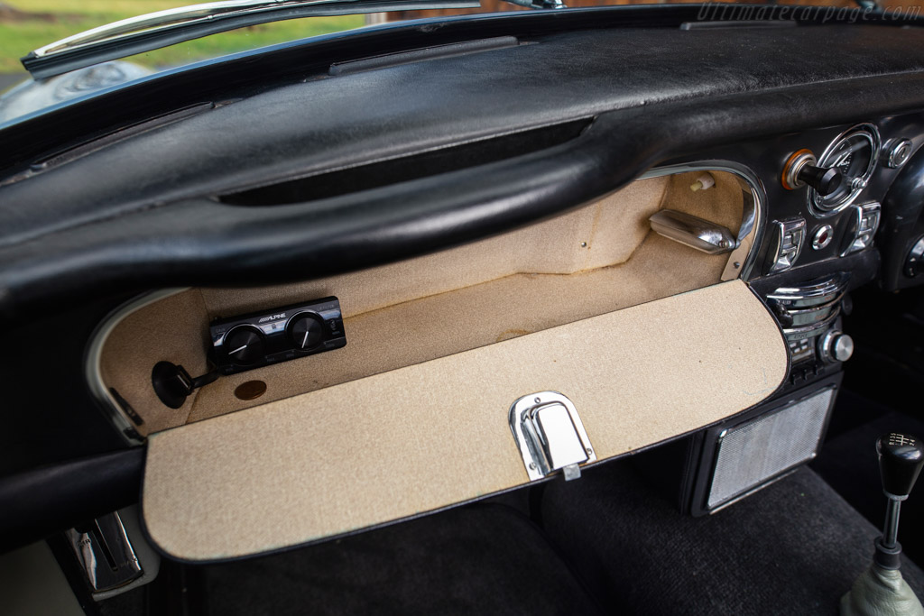 Aston Martin Short Chassis Volante