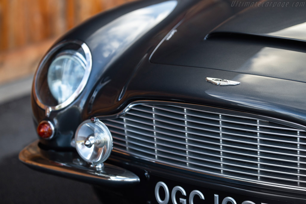 Aston Martin Short Chassis Volante