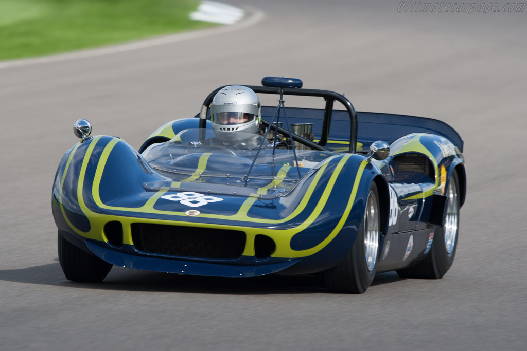 McLaren M1B Chevrolet - Chassis: 30-19  - 2010 Goodwood Revival