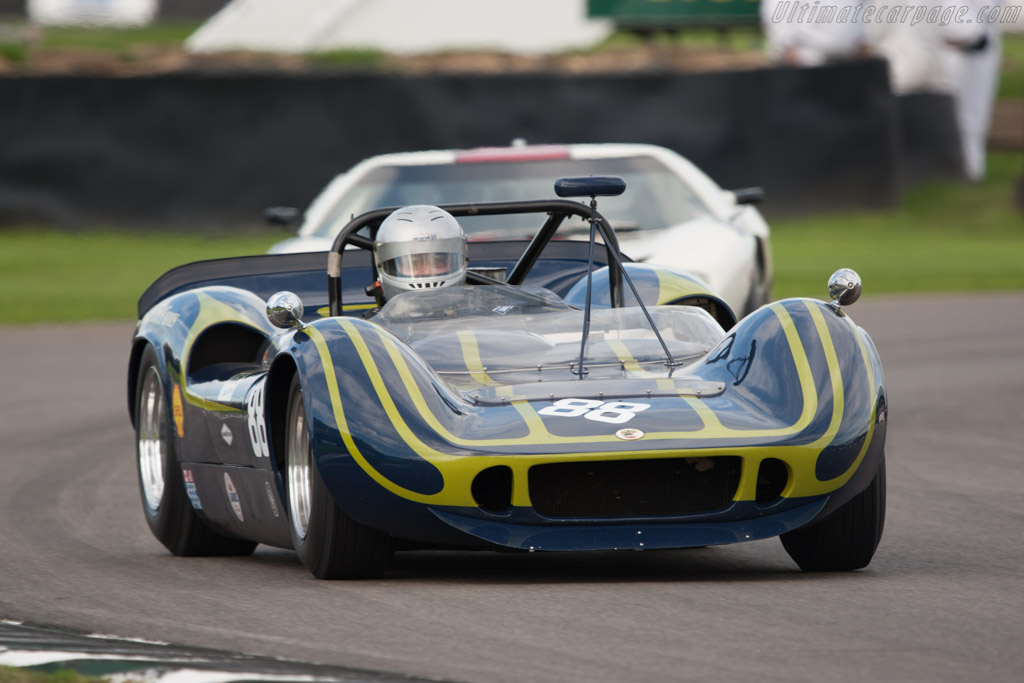 McLaren M1B Chevrolet - Chassis: 30-19  - 2010 Goodwood Revival