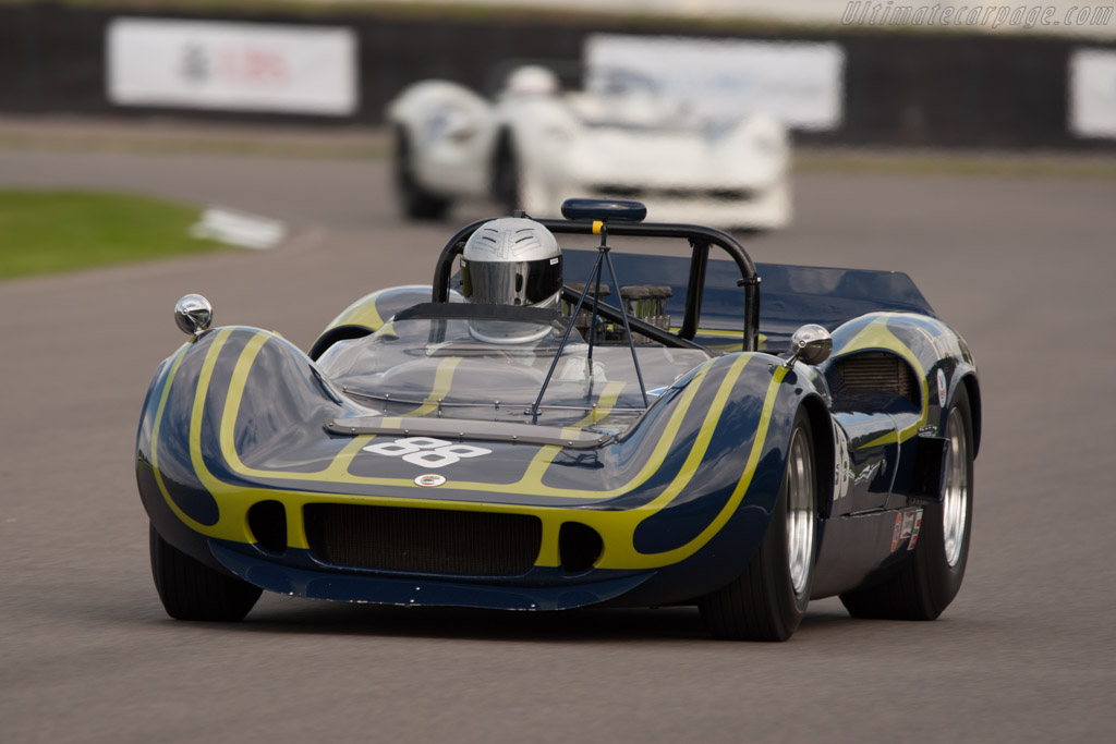 McLaren M1B Chevrolet - Chassis: 30-19  - 2011 Goodwood Revival