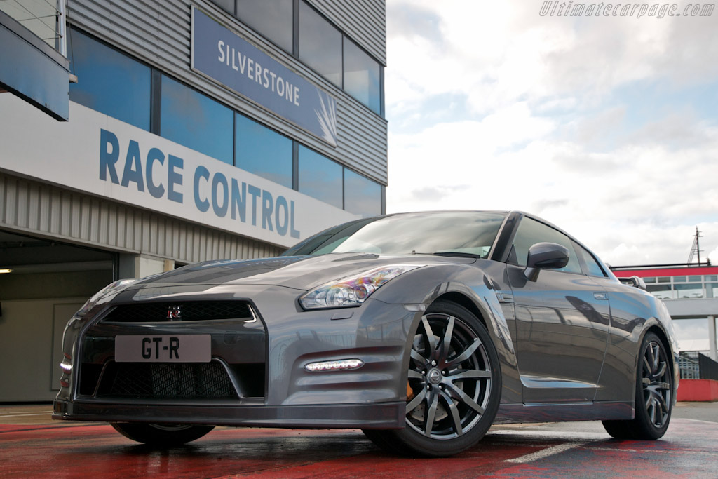 Nissan GT-R