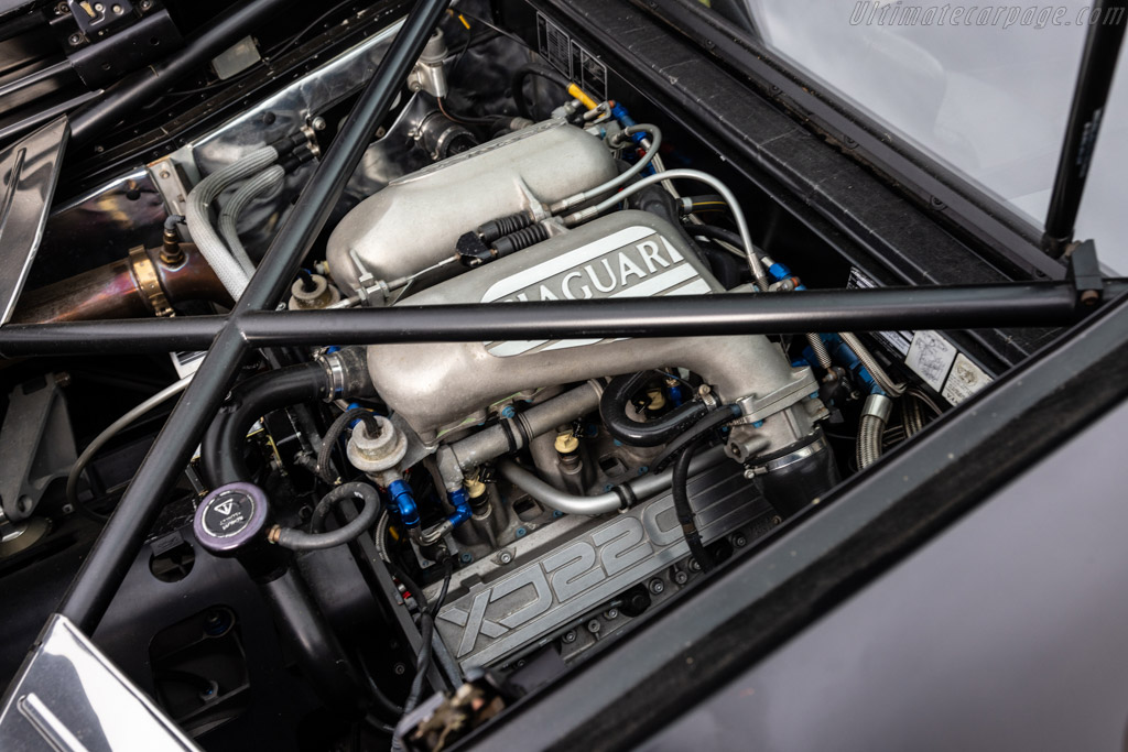 Jaguar XJ220S