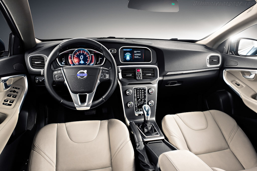 Volvo V40 T5