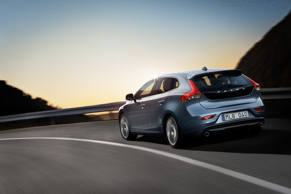 Volvo V40 T5