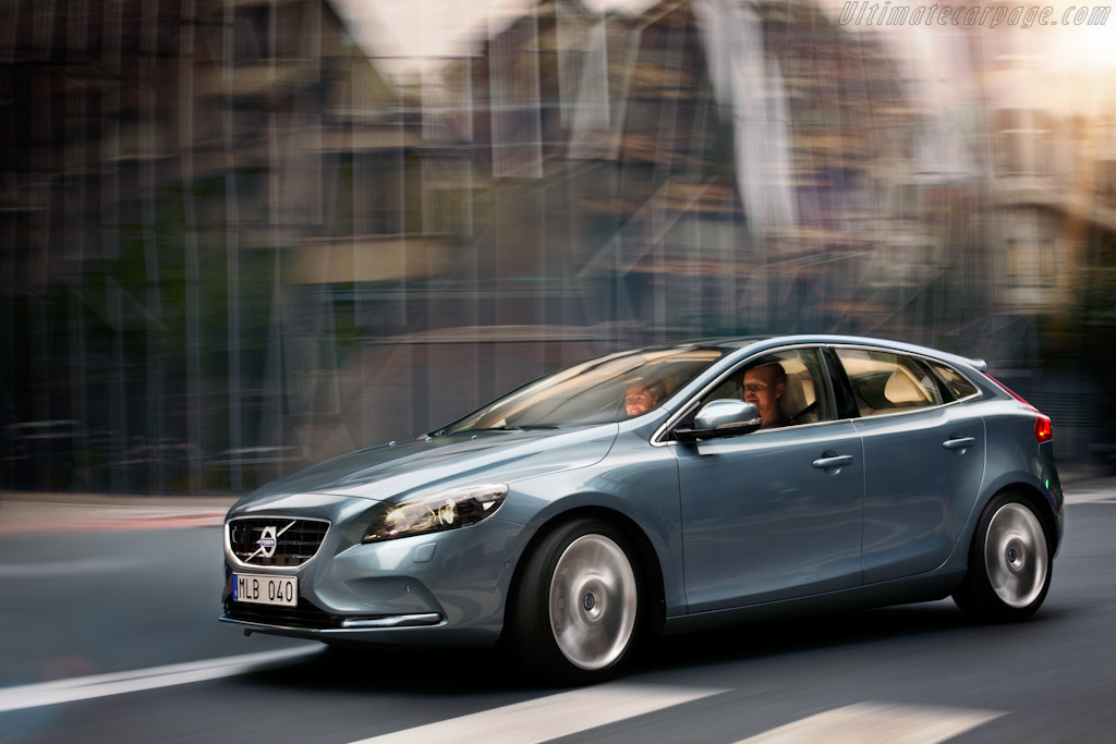 Volvo V40 T5