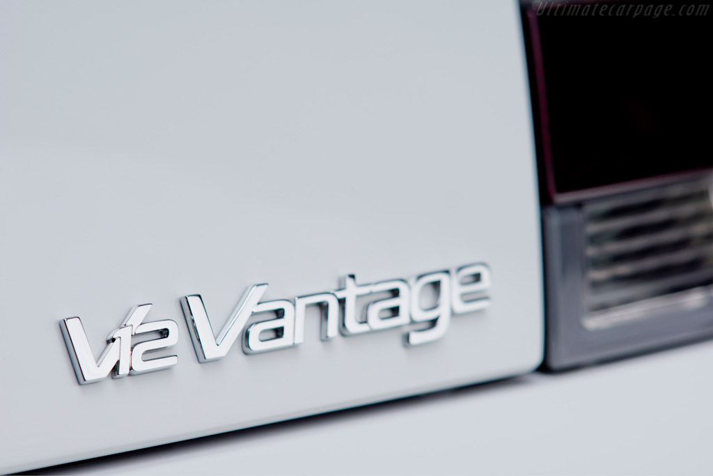 Aston Martin V12 Vantage Roadster