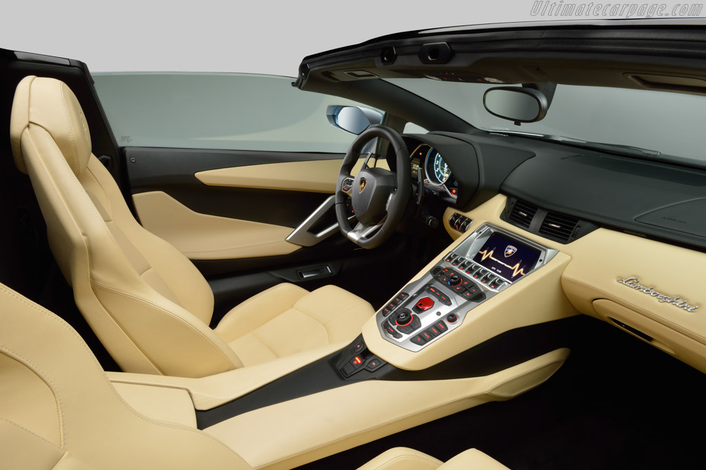 Lamborghini Aventador LP700-4 Roadster