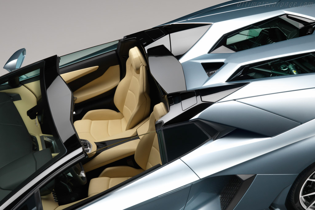 Lamborghini Aventador LP700-4 Roadster