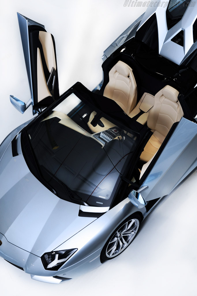 Lamborghini Aventador LP700-4 Roadster