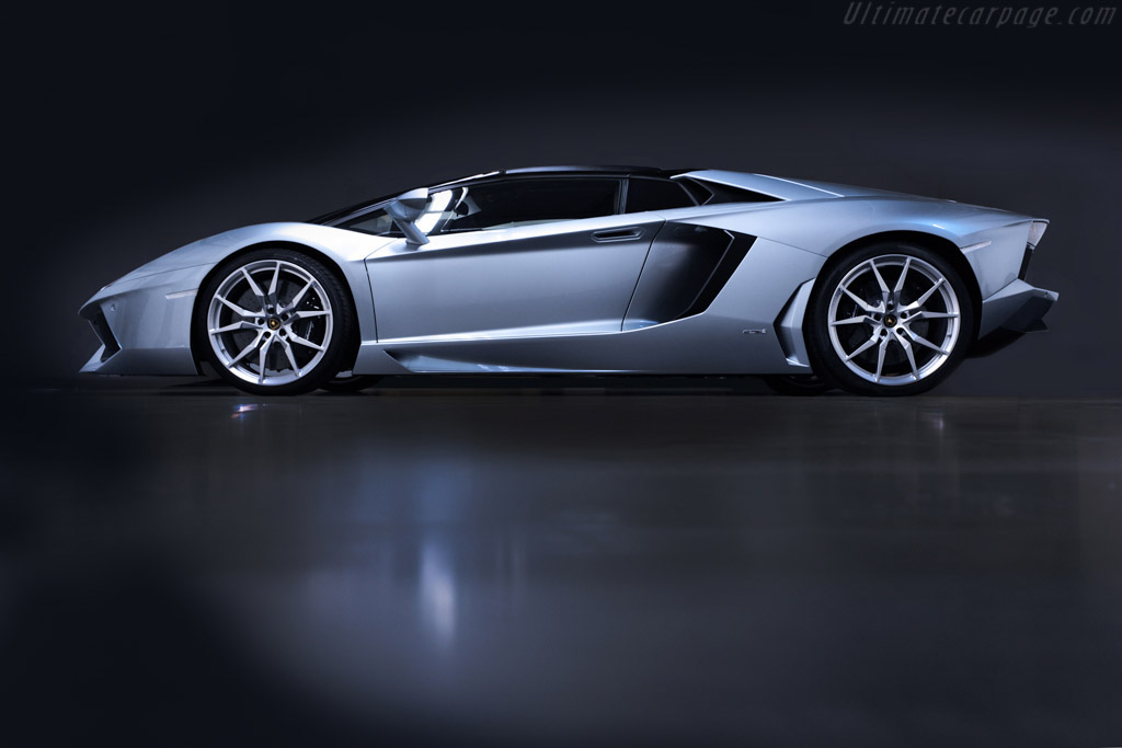 Lamborghini Aventador LP700-4 Roadster