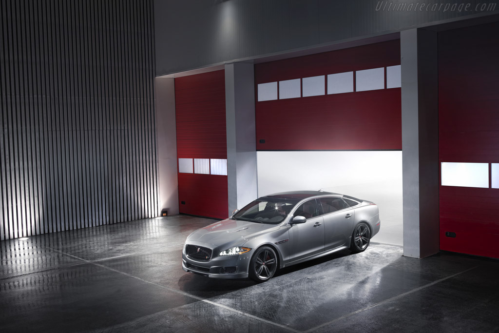 Jaguar XJR