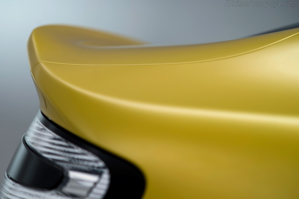 Aston Martin V12 Vantage S