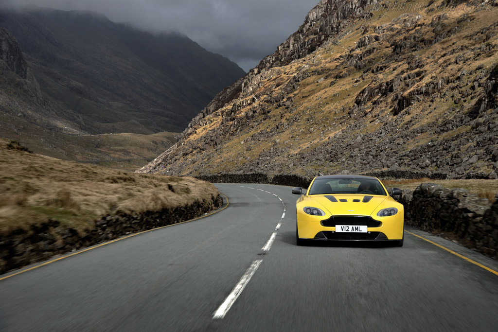 Aston Martin V12 Vantage S