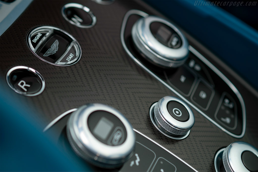 Aston Martin Vanquish Volante