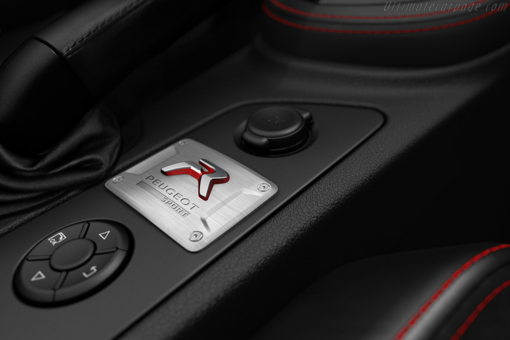 Peugeot RCZ R