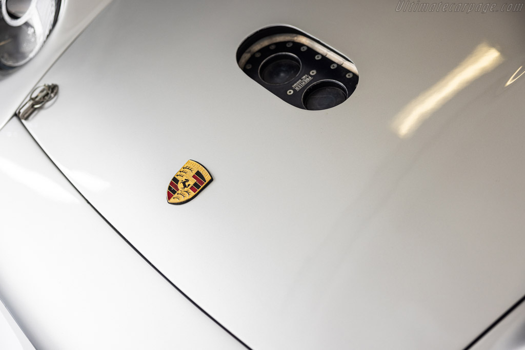 Porsche 911 GT2 R