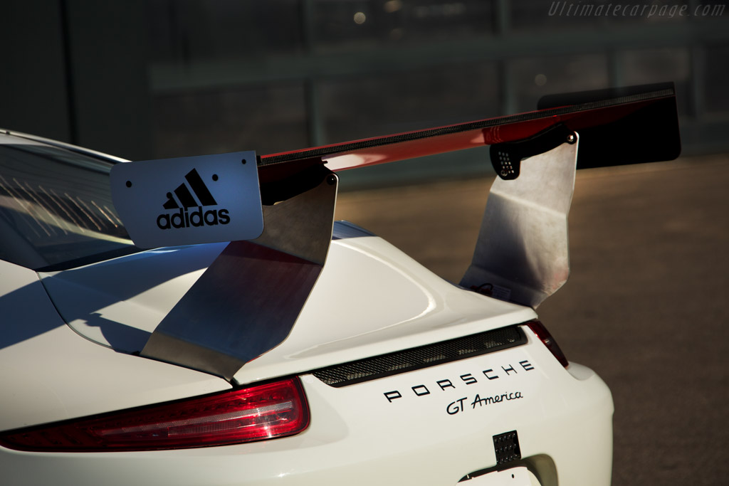 Porsche 911 GT America