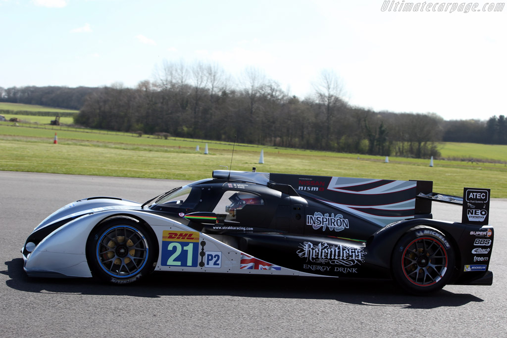 Strakka Dome S103 Nissan