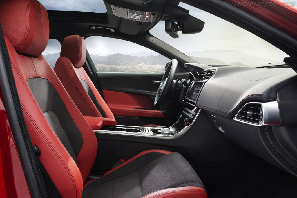 Jaguar XE S