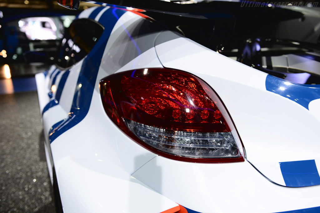 Hyundai Veloster Midship