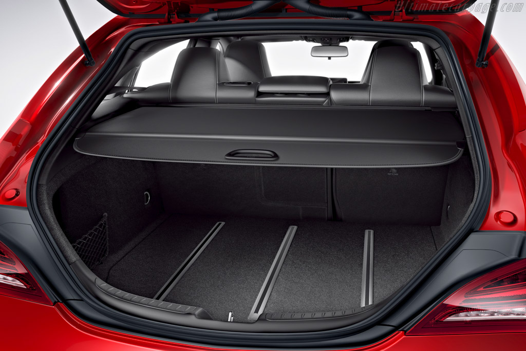 Mercedes-Benz CLA 45 AMG Shooting Brake