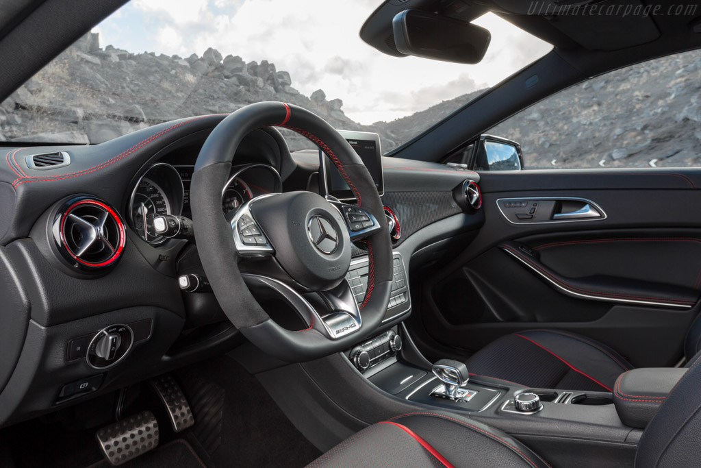 Mercedes-Benz CLA 45 AMG Shooting Brake