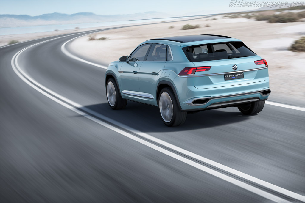 Volkswagen Cross Coupé GTE Concept