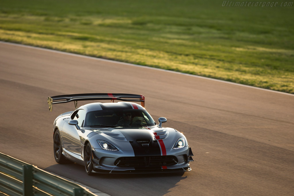 Dodge Viper ACR